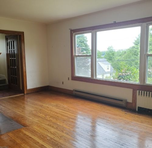 192 Mccosh Rd, Montclair, NJ 07043-2106