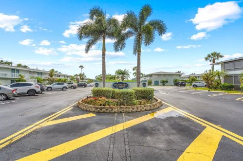 2560 Federal Hwy, Boynton Beach FL  33435-7726 exterior