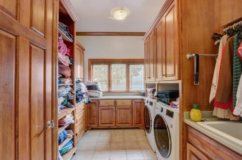 917 Evergreen Cir, Chenequa WI  53029-8636 exterior