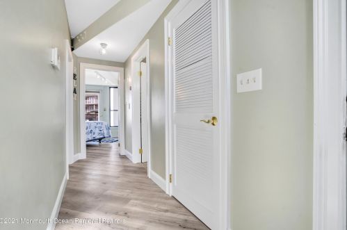 406 Eisenhower Ave, Pelican Island NJ  08751-1625 exterior