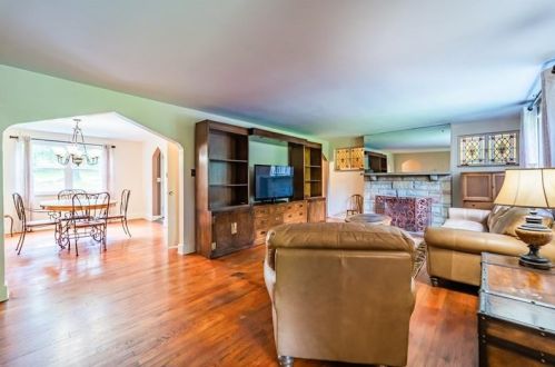 3836 Dickey Rd, Gibsonia, PA 15044-9708