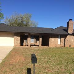 2013 Bonnycastle Ln, Yukon OK  73099-7971 exterior