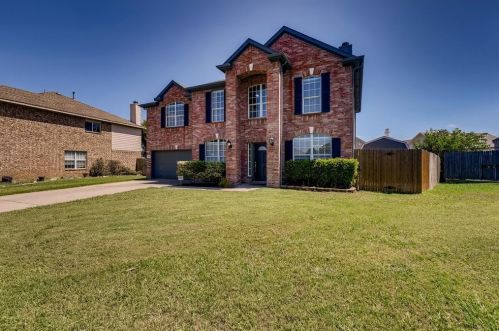 7300 Circle Dr, Fort Worth, TX 76180-6369