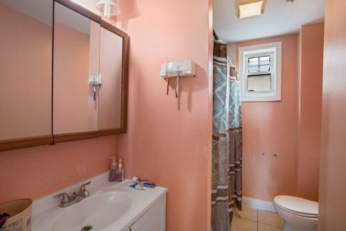 142 Marlborough St, Chelsea MA  02150-2910 exterior