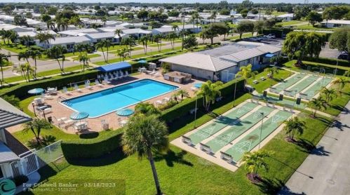 1606 14th Ave, Boynton Beach FL  33426-5809 exterior