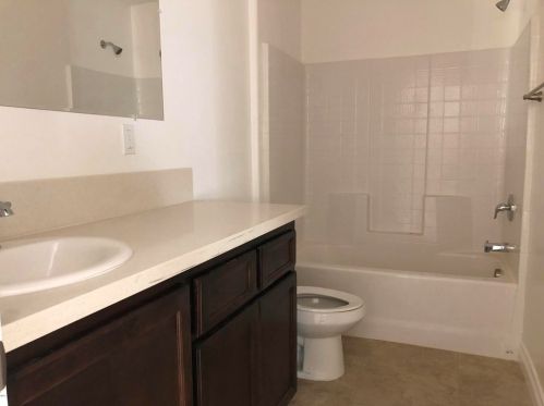 919 Southgate Dr, Bakersfield CA  93304-5150 exterior