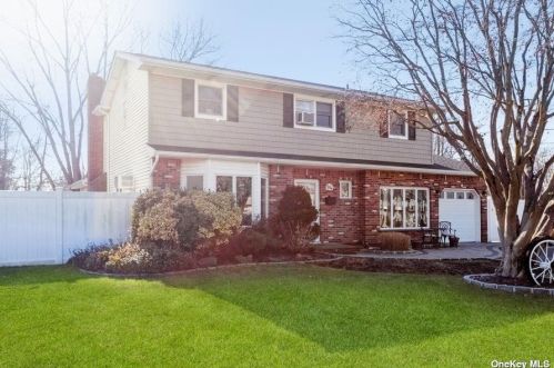 94 Pearsall Pl, Deer Park, NY 11729-2114