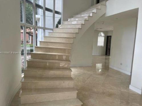 16540 84th Ave, Hialeah, FL 33016-3620