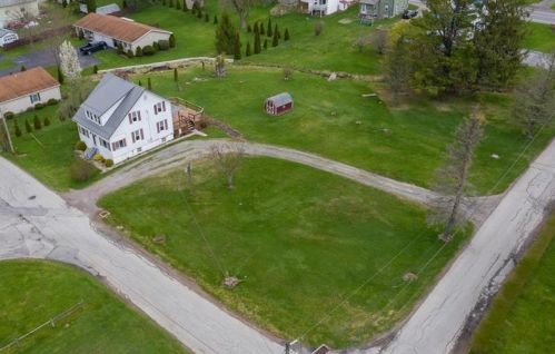 226 Cherry Ln, Somerset, PA 15501-2301