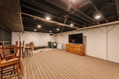 7750 Martha Cir, Waterford WI  53185-2039 exterior