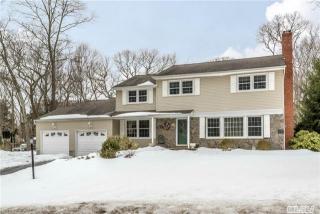 22 Dogwood Dr, Smithtown, NY 11787-2211