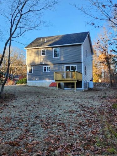 121 Whalehead Rd, Gales Ferry, CT 06335-1331