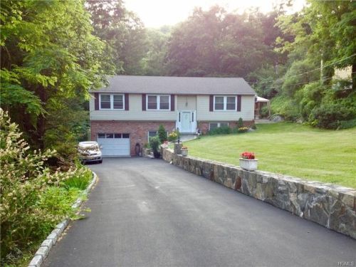 3823 Perry St, Jefferson Valley, NY 10535-1306