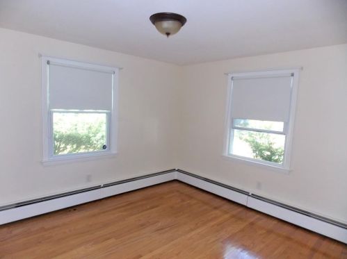 9 Woodlawn Ave, North Providence RI  02904-3710 exterior