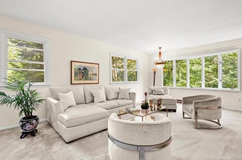 41 Cranbury Rd, Norwalk CT 06851-2649 exterior