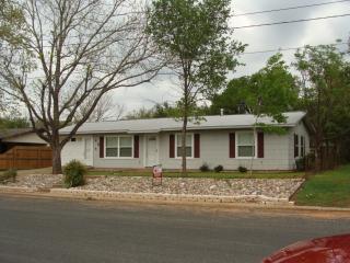 404 Hackberry St, Fredericksburg TX  78624-2630 exterior