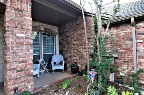 2012 Shumard Ln, Lewisville TX  75028-7621 exterior