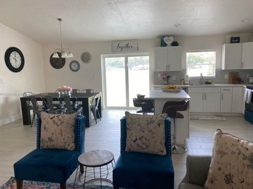 417 Cherry Tree Dr, Sebring FL  33876-6166 exterior