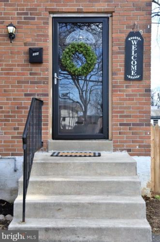 324 Amosland Rd, Holmes PA  19043-1203 exterior