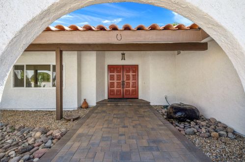 48890 Eisenhower Dr, La Quinta CA  92253-6223 exterior