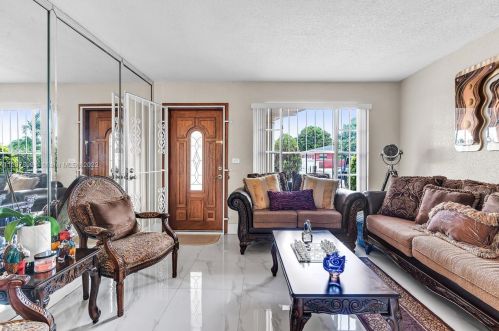 2637 9th Ct, Hialeah FL  33010-1223 exterior