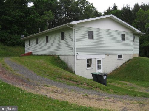 317 Pine Creek Dr, Molino, PA 17961-9035