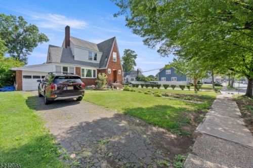 2215 Wood Ave, Roselle, NJ 07203-2930