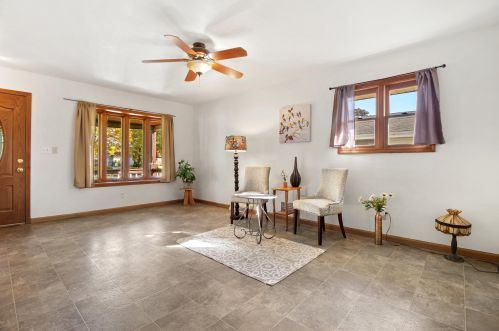 5515 Honey Crk Dr, Milwaukee WI 53221-4012 exterior