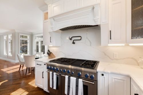 7 Schoolmasters Ln, Dedham MA  02026-5505 exterior