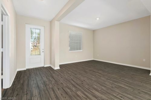 833 37th Ter, Cape Coral, FL 33914-7932