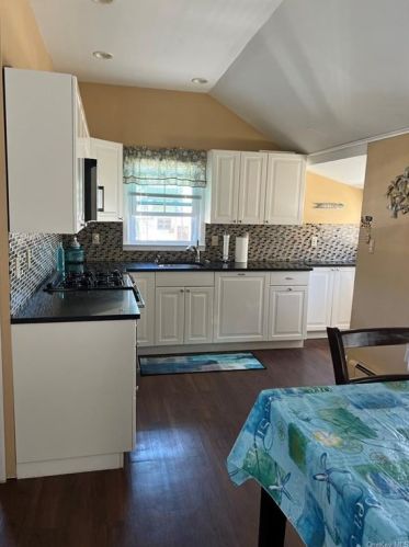 15 Schuyler Ter, Bronx, NY 10465-4119