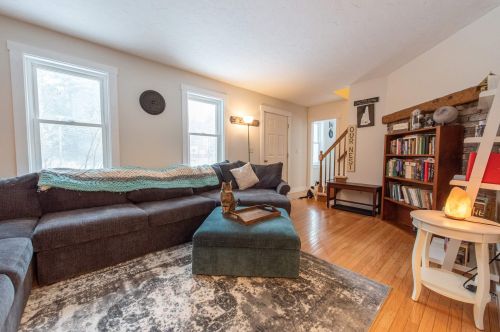 132 Old Mill Pond Rd, Henniker NH  03242-3152 exterior