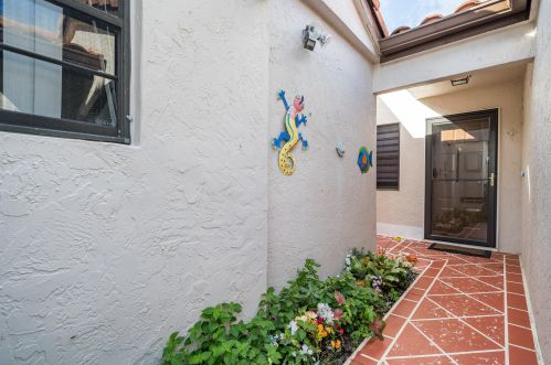 6376 Kings Gate Cir, Delray Beach FL  33484-2429 exterior