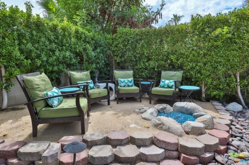 1135 Sunrise Way, Palm Springs CA  92262-5310 exterior
