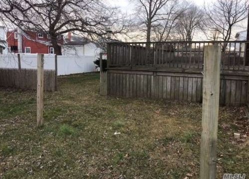 27 Belle Terre Ave, North Lindenhurst, NY 11757-6507