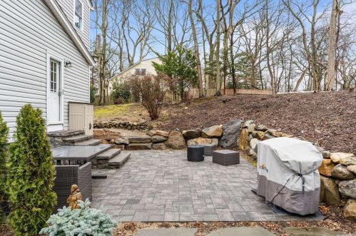 26 Patchogue Rd, Scotts Beach NY  11789-1422 exterior