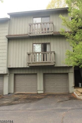 107 Spruce Hills Dr, Glen Gardner, NJ 08826-3700