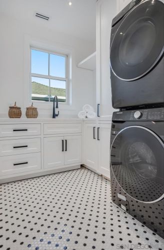 710 Cabrillo Ave, San Diego CA  92118-2030 exterior