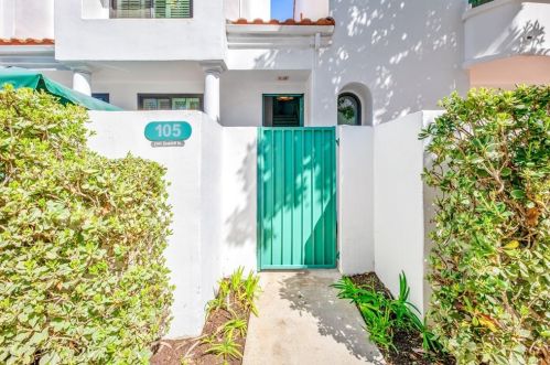 7401 Seabluff Dr, Huntington Beach, CA 92648-2433