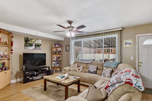 2537 Hering Ave, Bronx, NY 10469-5301