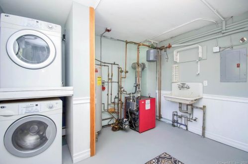 41 Talcott Rd, Glastonbury CT  06033-2918 exterior