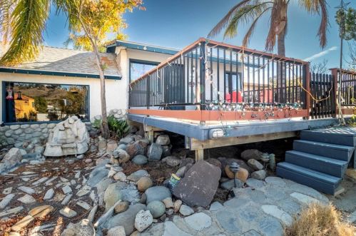 210 Davis St, Lake Elsinore CA  92530-3226 exterior