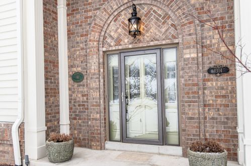 1314 Shelly Ln, Chenequa, WI 53029-1828
