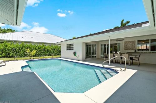 740 Orchid Dr, Naples FL  34102-5015 exterior
