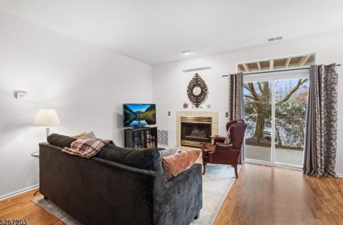 95 Wescott Rd, Bedminster, NJ 07921-2002