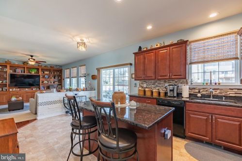 303 8th Ave, Parkesburg PA  19365-1359 exterior