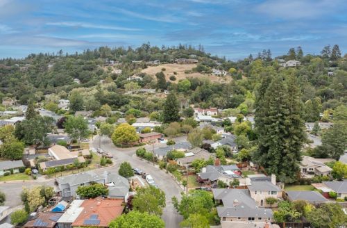 2128 Hvn Dr, Santa Rosa CA 95404-3221 exterior