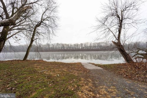 20 Gideon Ln, Falling Waters WV exterior