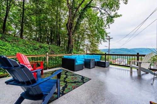 402 Homewood Ave, Trafford PA  15085-1523 exterior