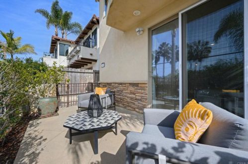145 3rd St, Encinitas CA  92024-3208 exterior
